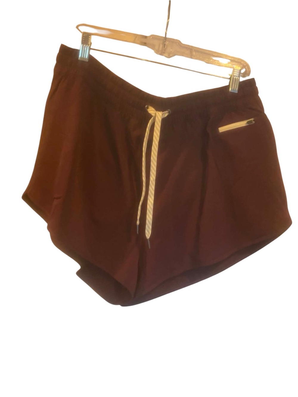 NWT Vuori Clementine Shorts 2.5” CERISE Size XL